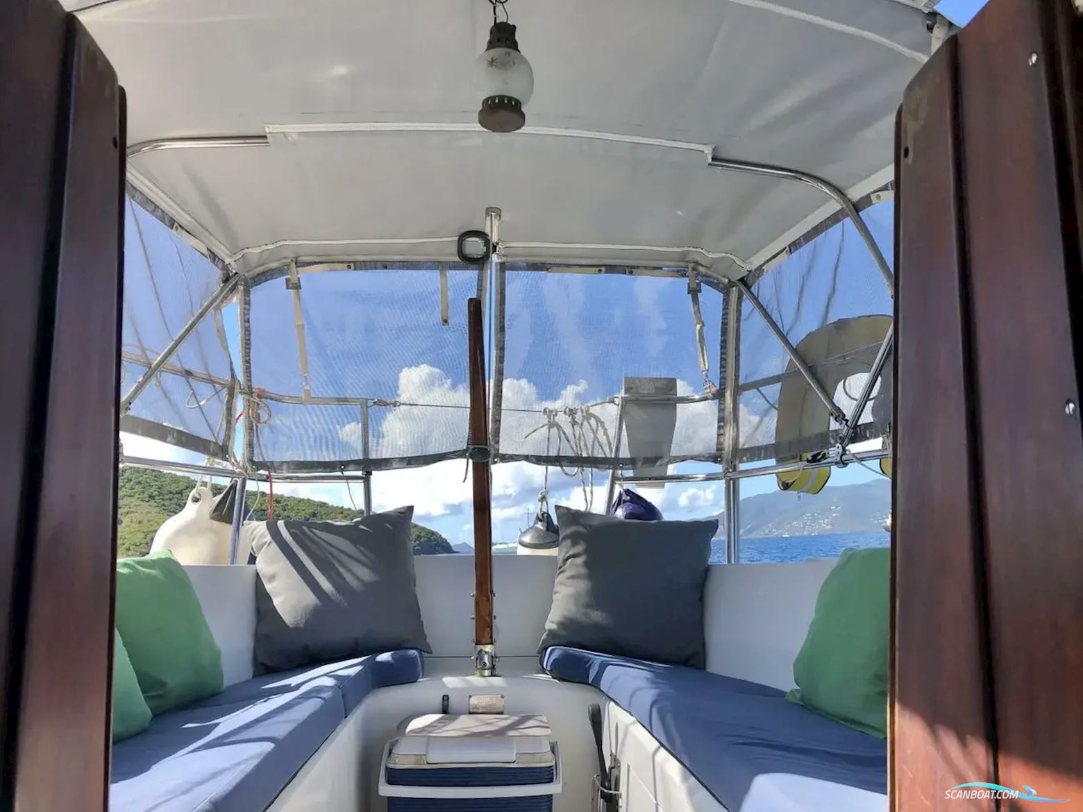 Dufour Apogee 35