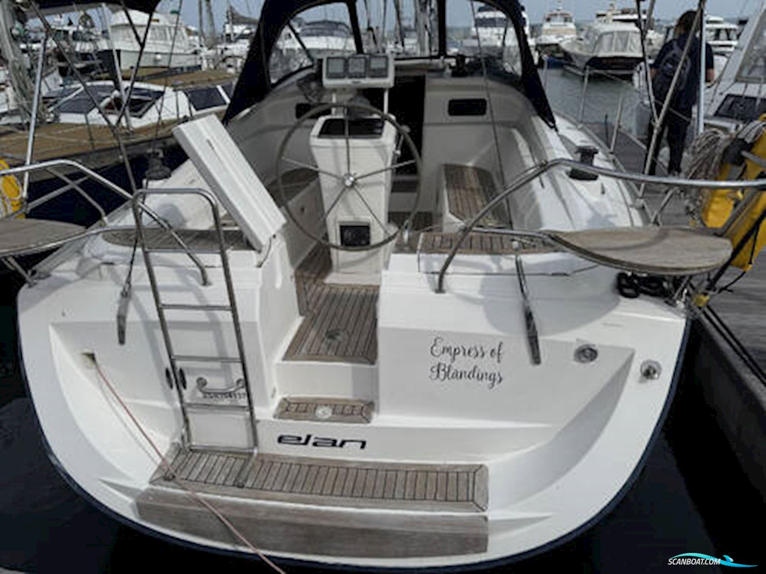 Elan Marine 384 Impression