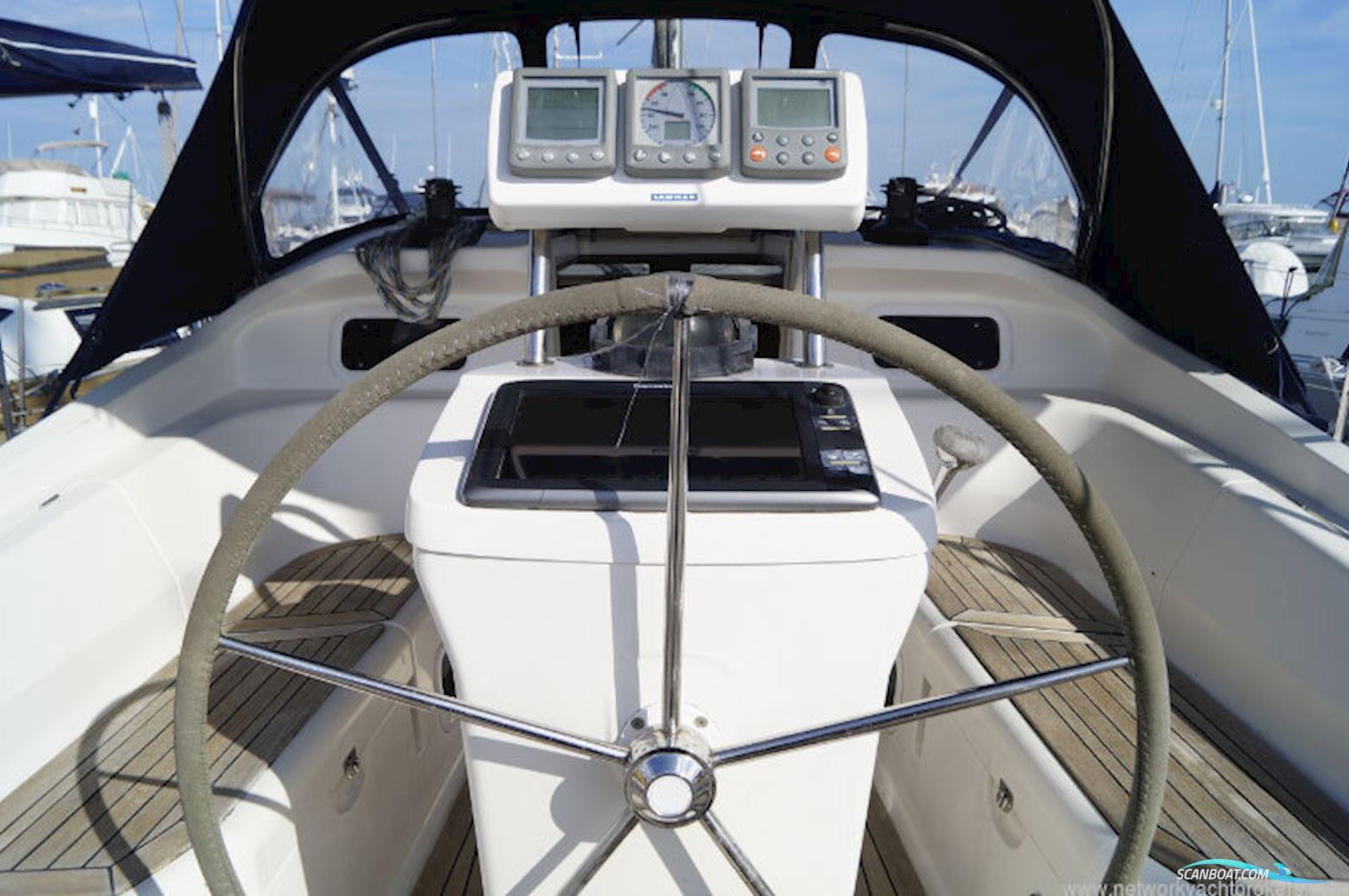 Elan Marine 384 Impression