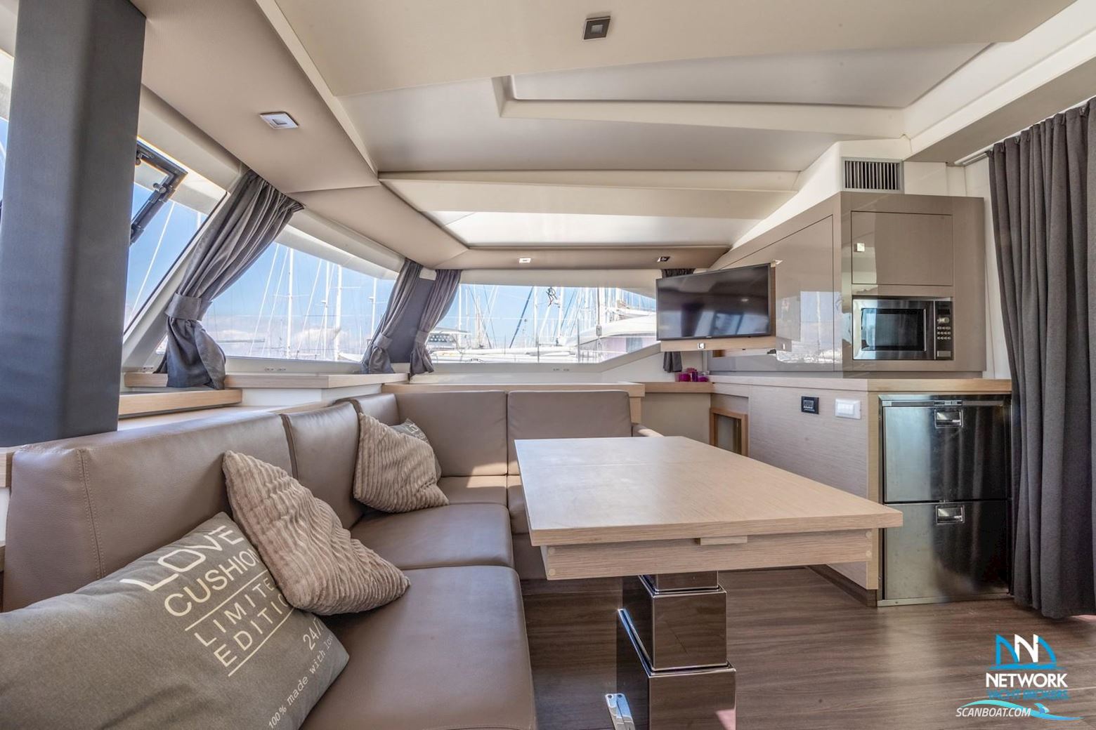 Fountaine Pajot Astrea 42