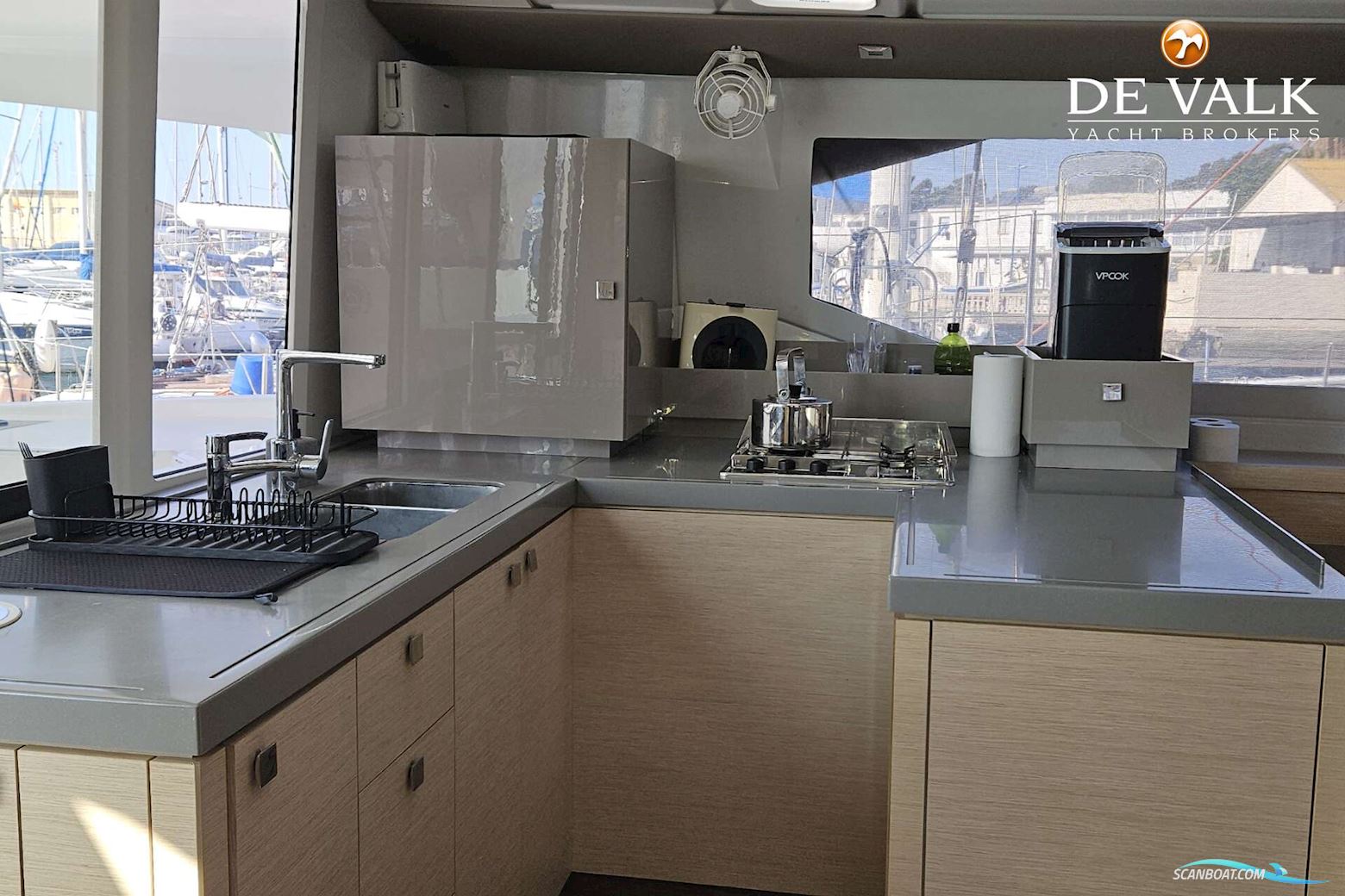 Fountaine Pajot Astrea 42