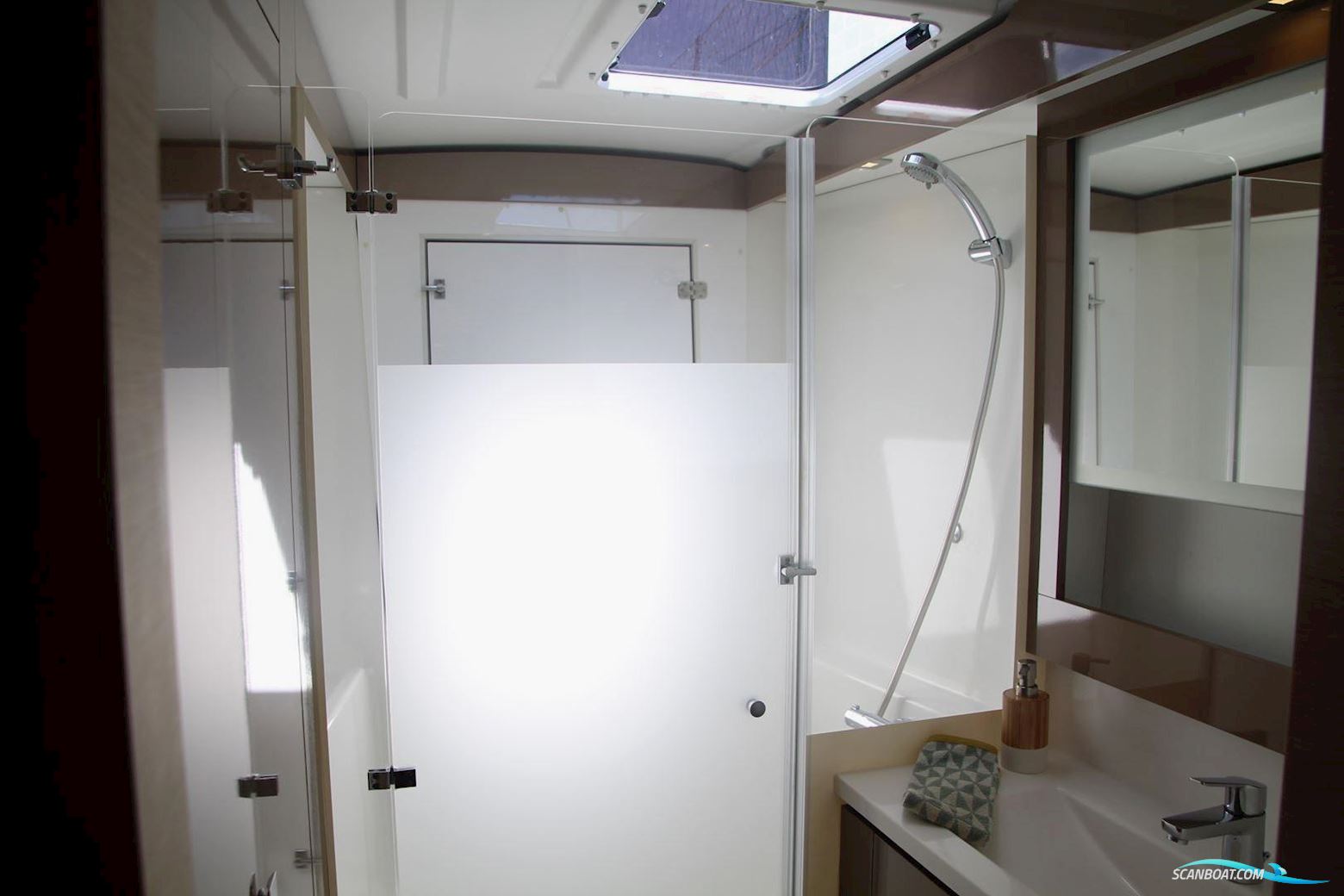 Fountaine Pajot Lucia 40