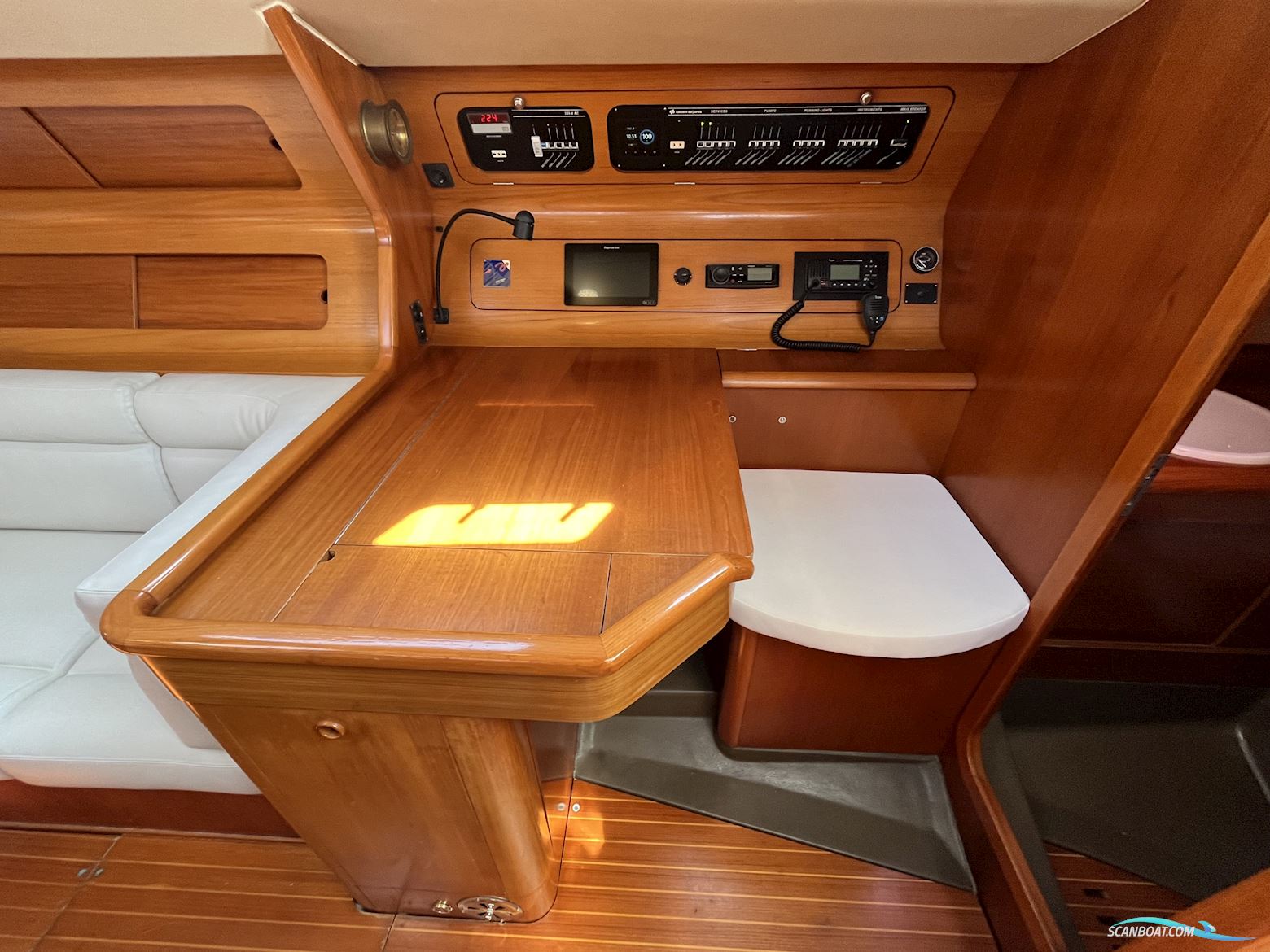 Grand Soleil 38