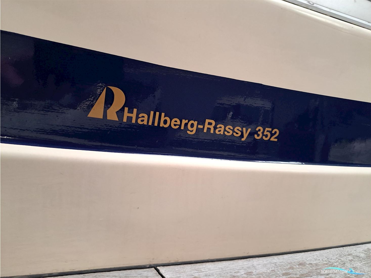 Hallberg-Rassy 352