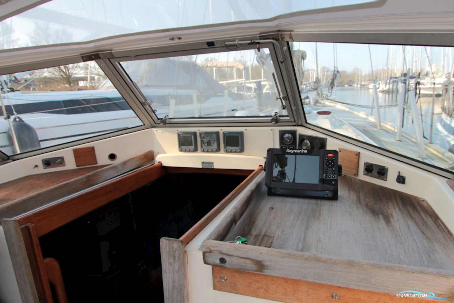 Hallberg Rassy 352