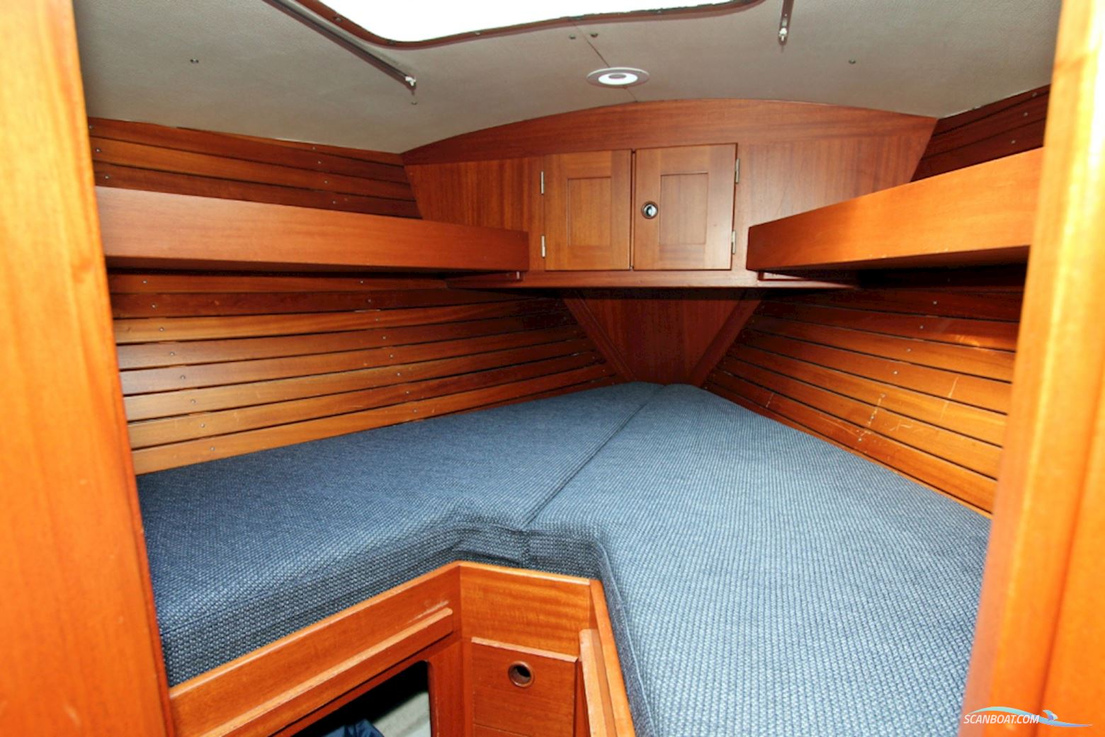 Hallberg Rassy 352