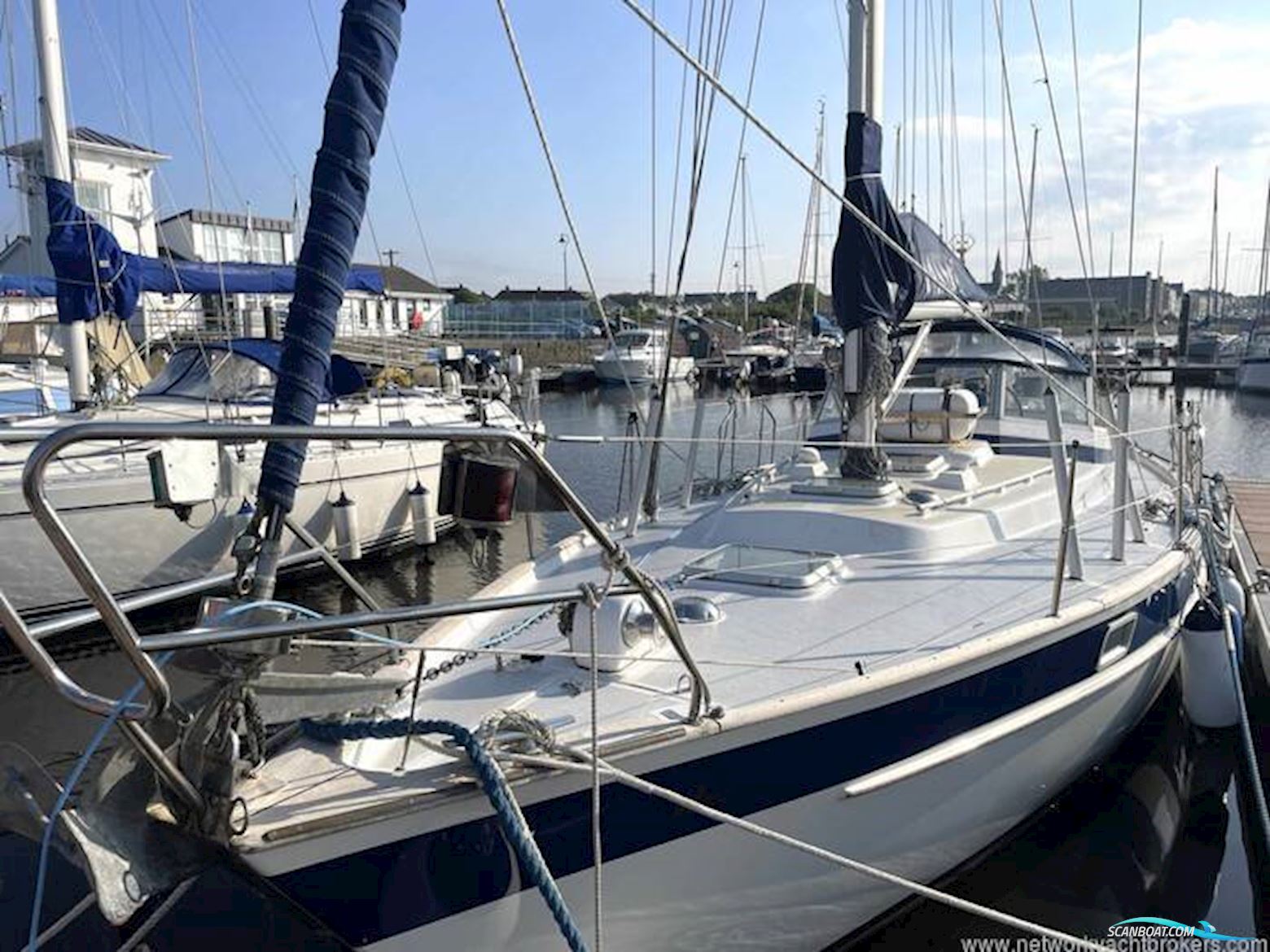 Hallberg Rassy 352