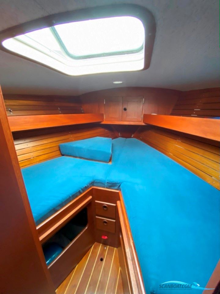 Hallberg Rassy 352