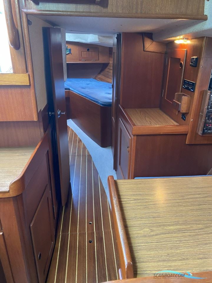 Hallberg Rassy 352