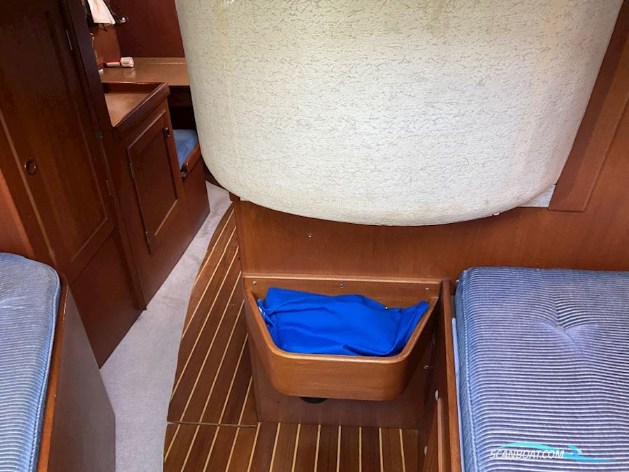 Hallberg Rassy 352