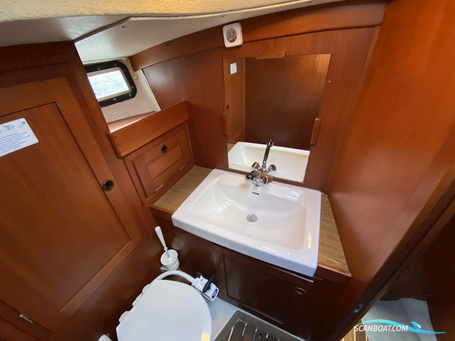 Hallberg Rassy 352