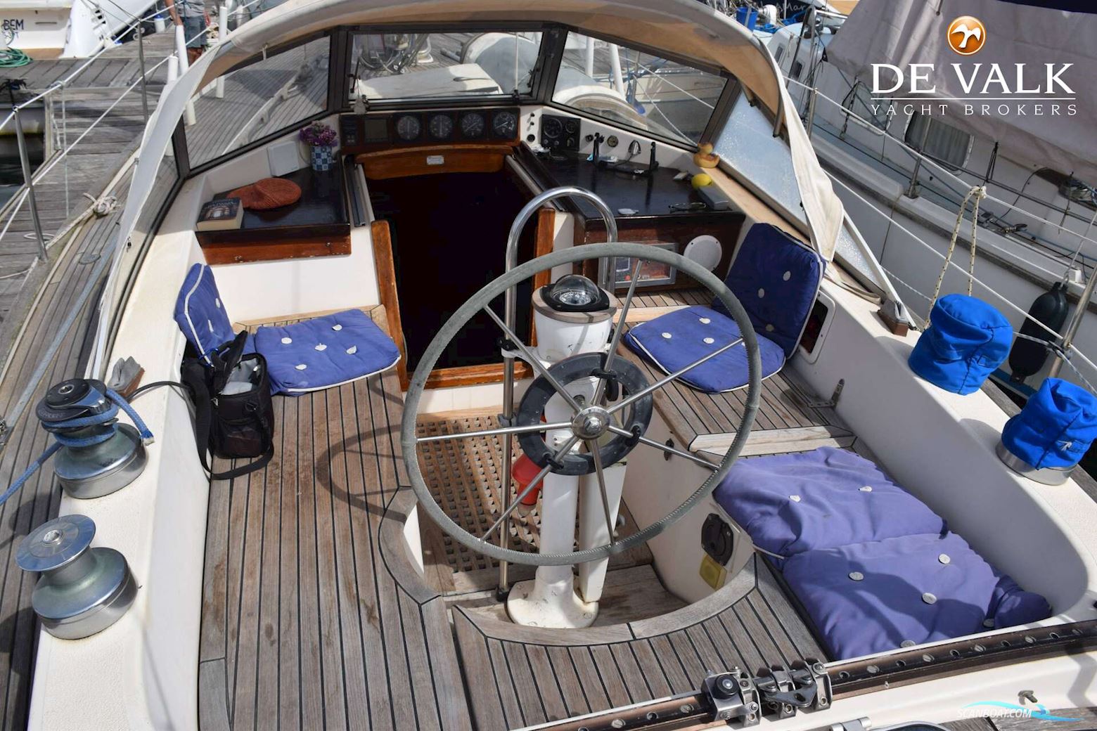 Hallberg Rassy 352