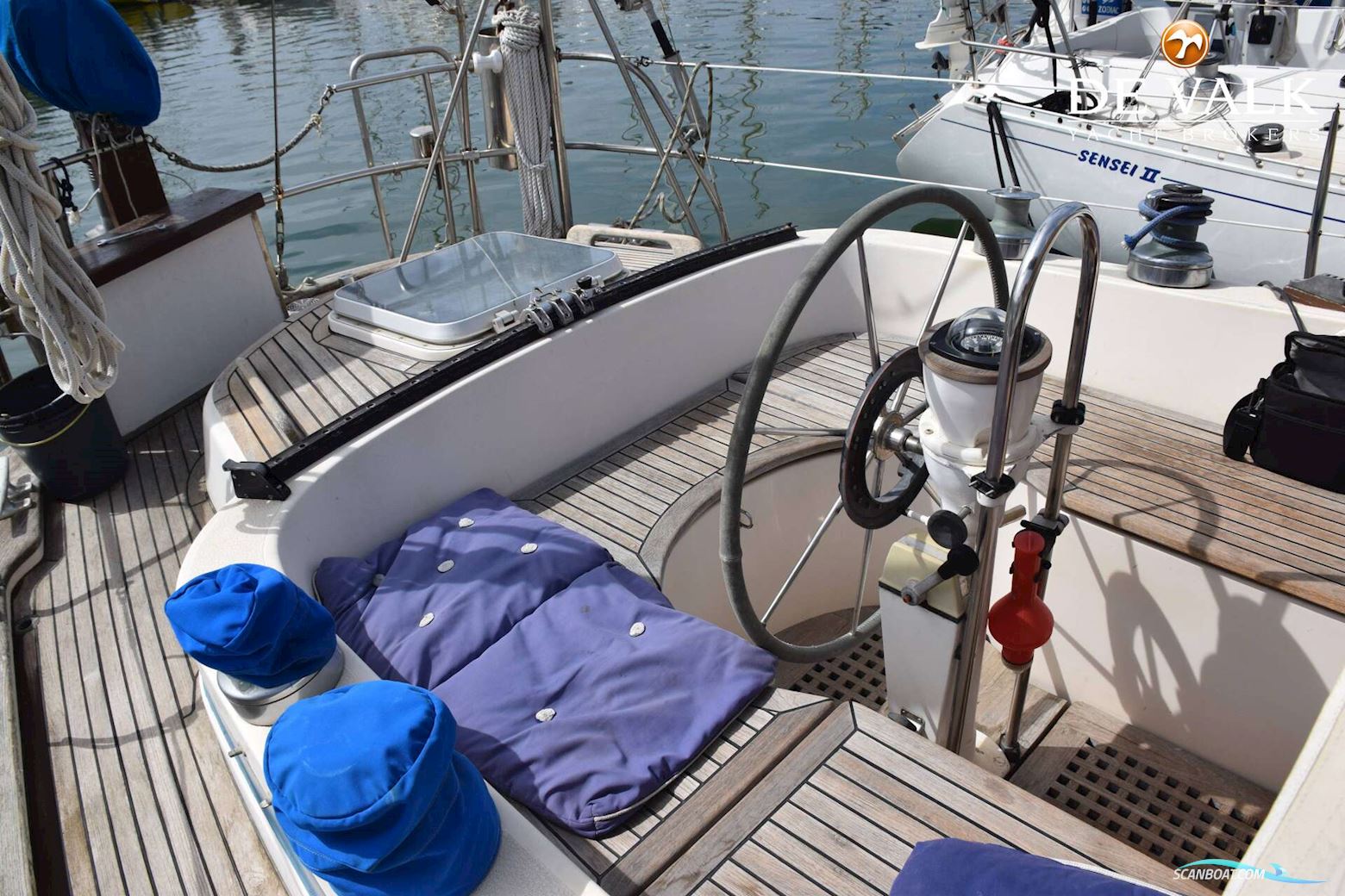 Hallberg Rassy 352