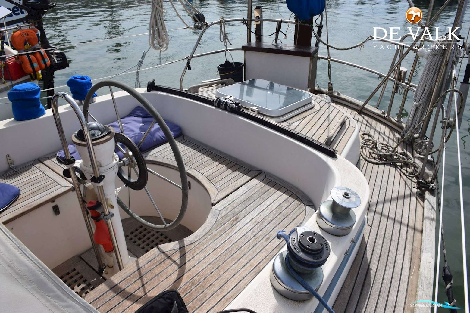 Hallberg Rassy 352