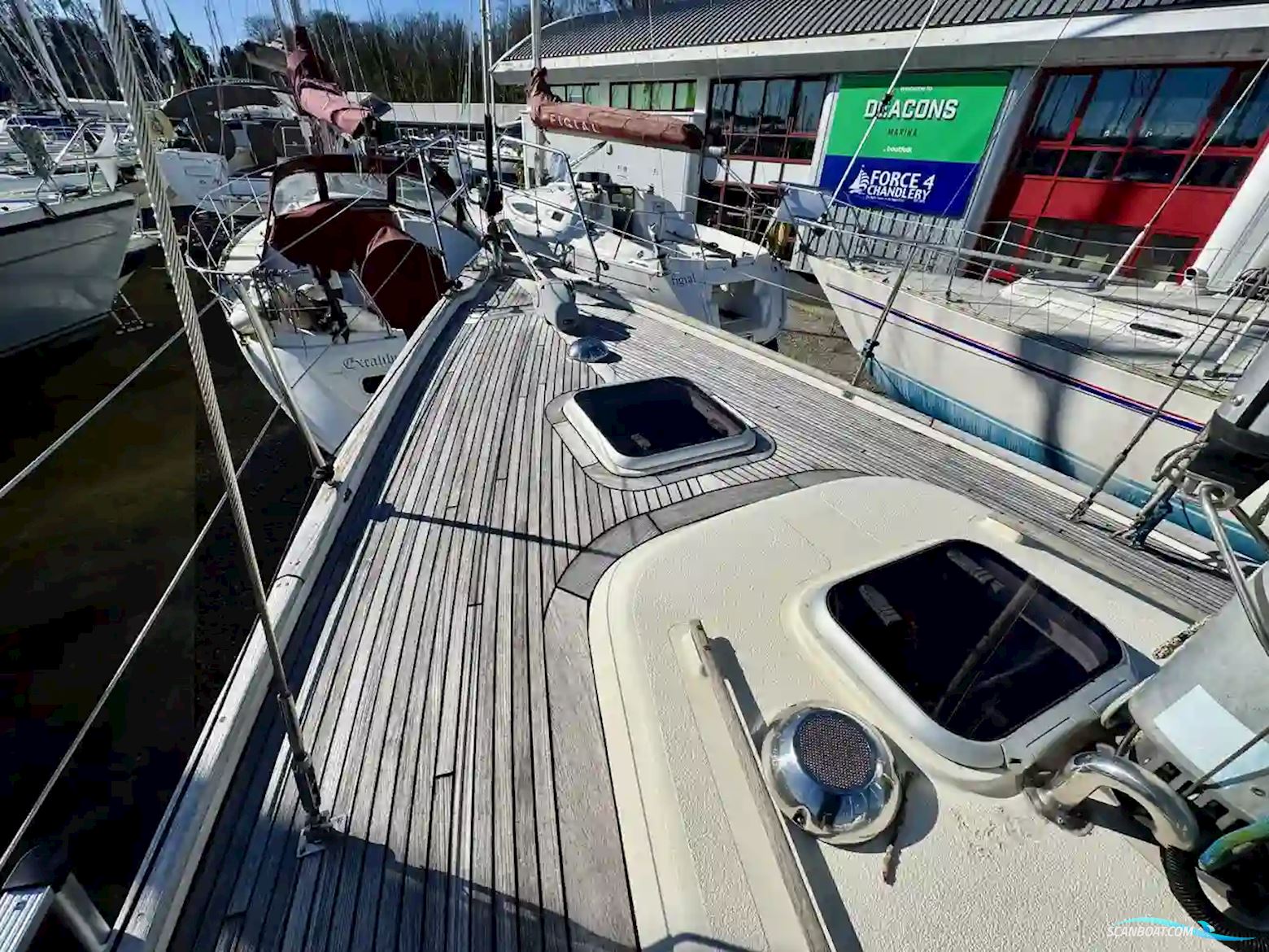 Hallberg-rassy 352