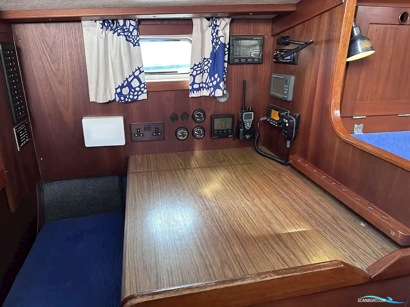 Hallberg-rassy 352