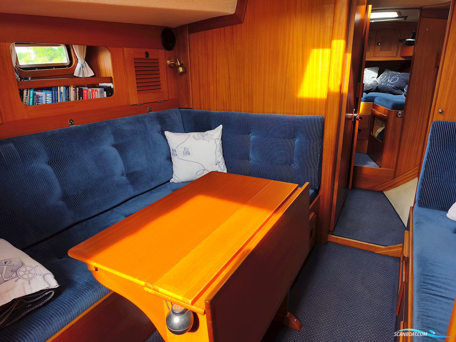 Hallberg Rassy 352