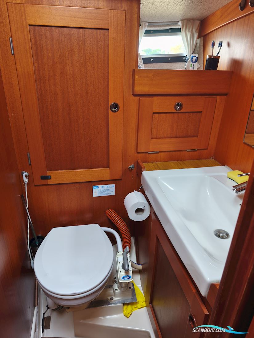 Hallberg Rassy 352