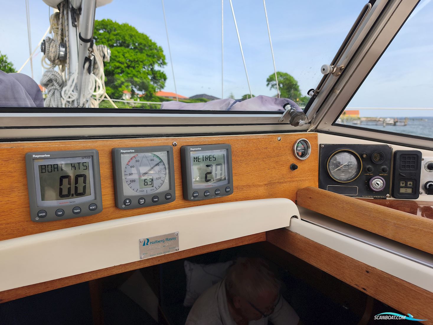 Hallberg Rassy 352