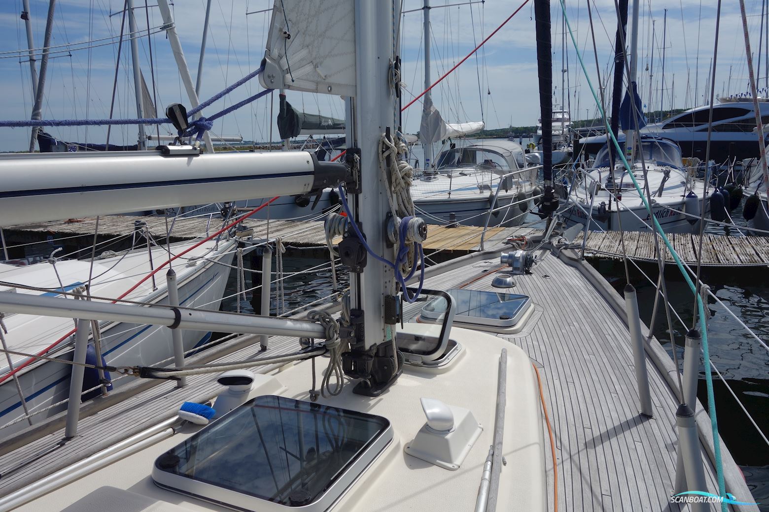 Hallberg-Rassy 352