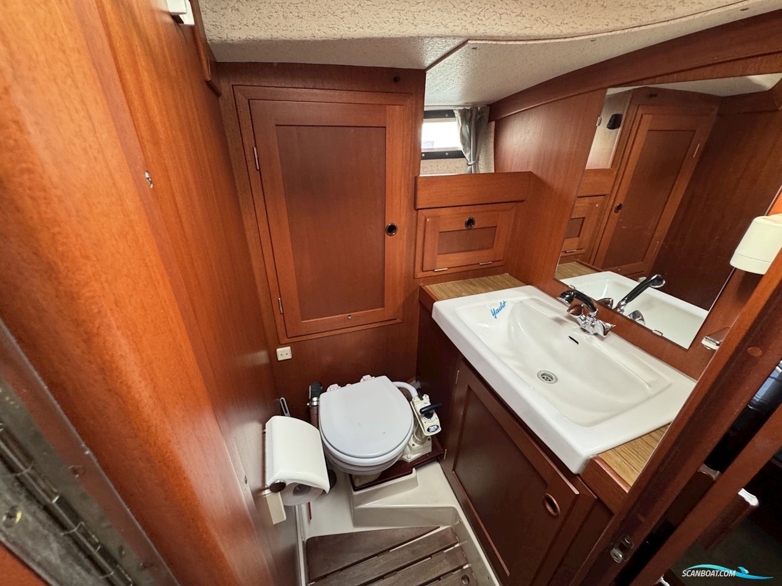 Hallberg Rassy 352
