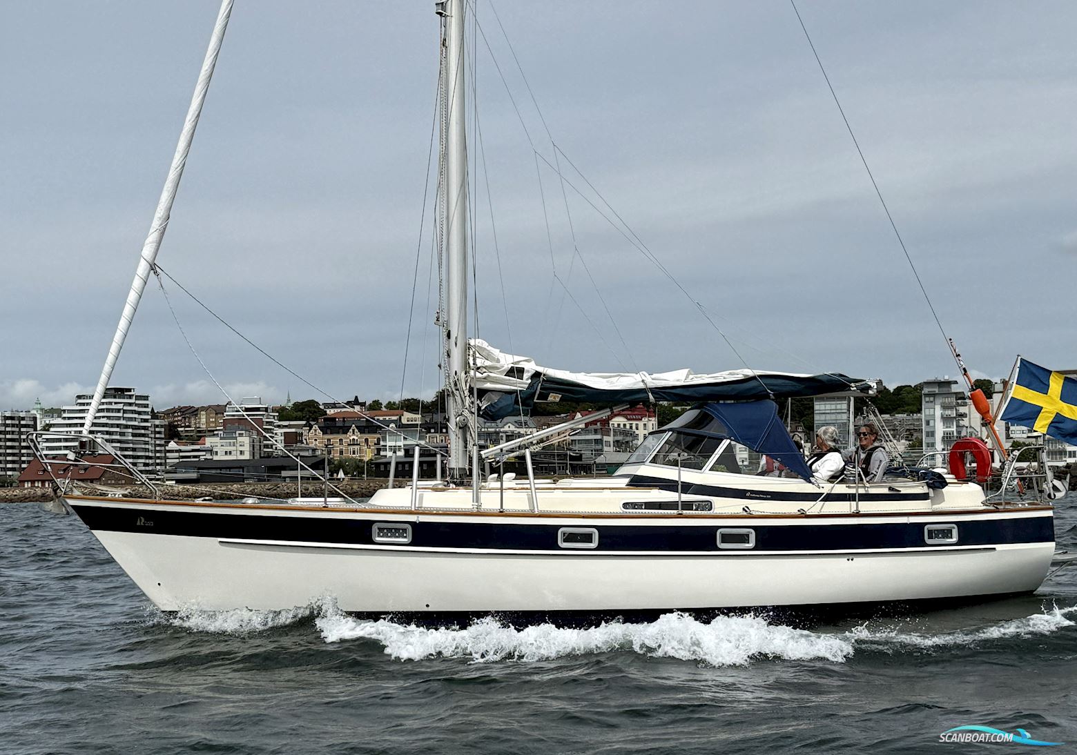 Hallberg-Rassy 352