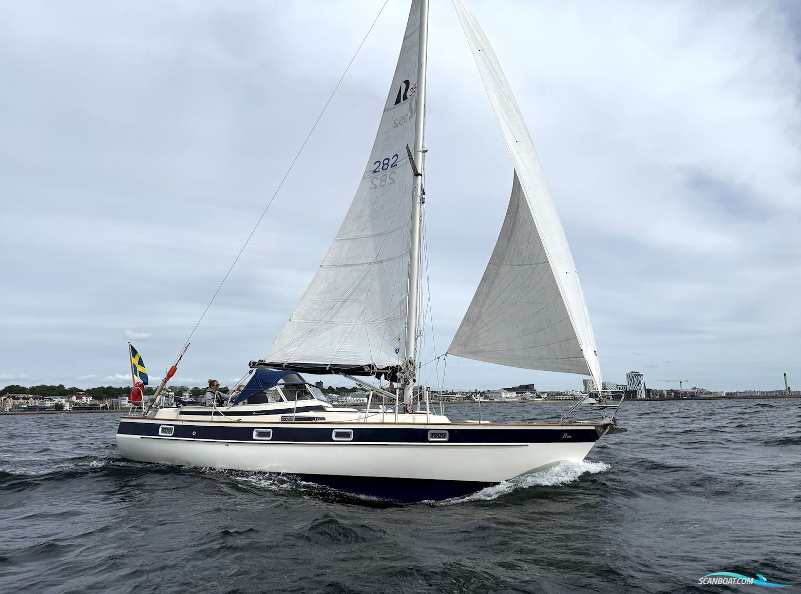 Hallberg-Rassy 352
