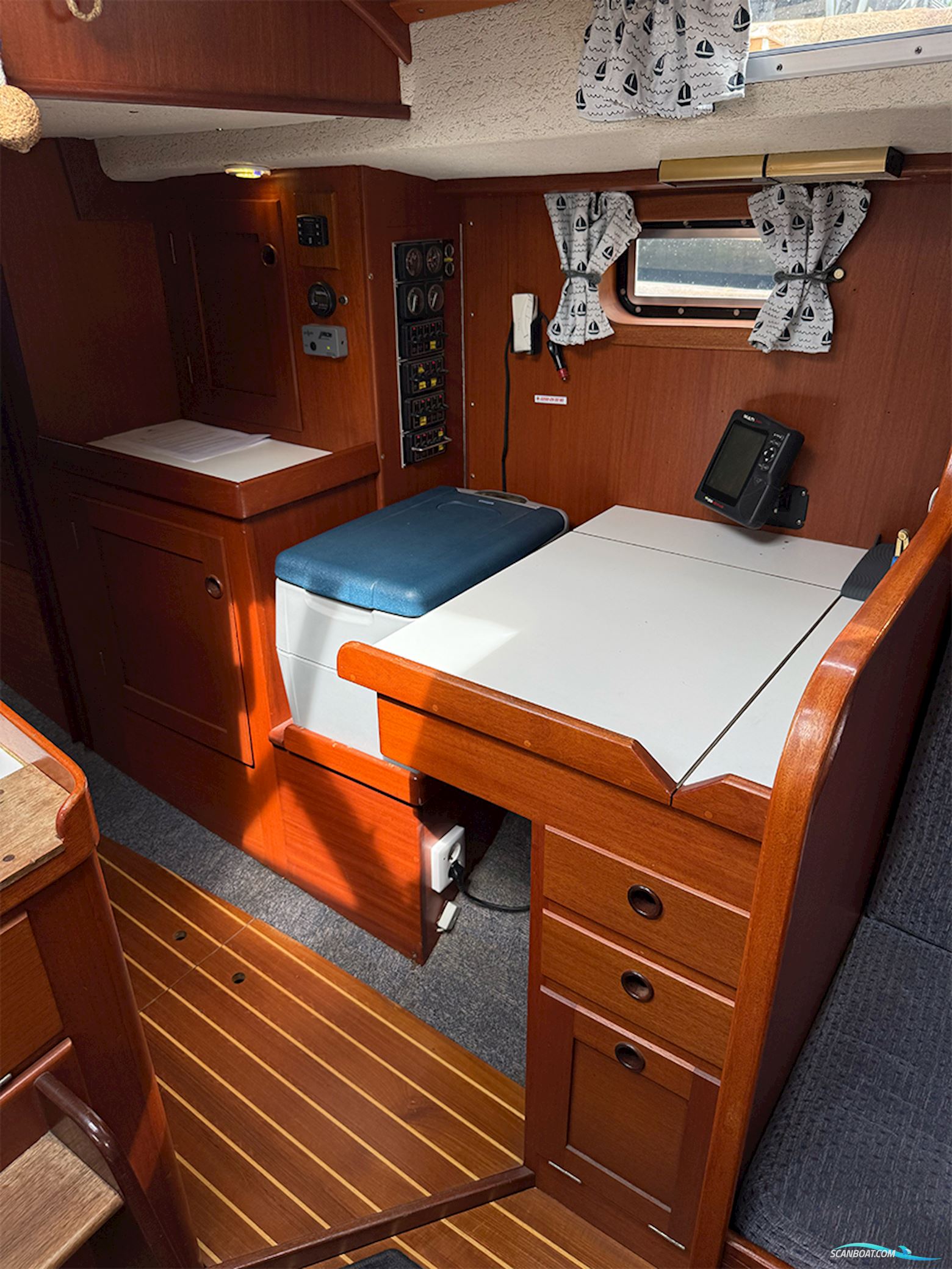 Hallberg-Rassy 352
