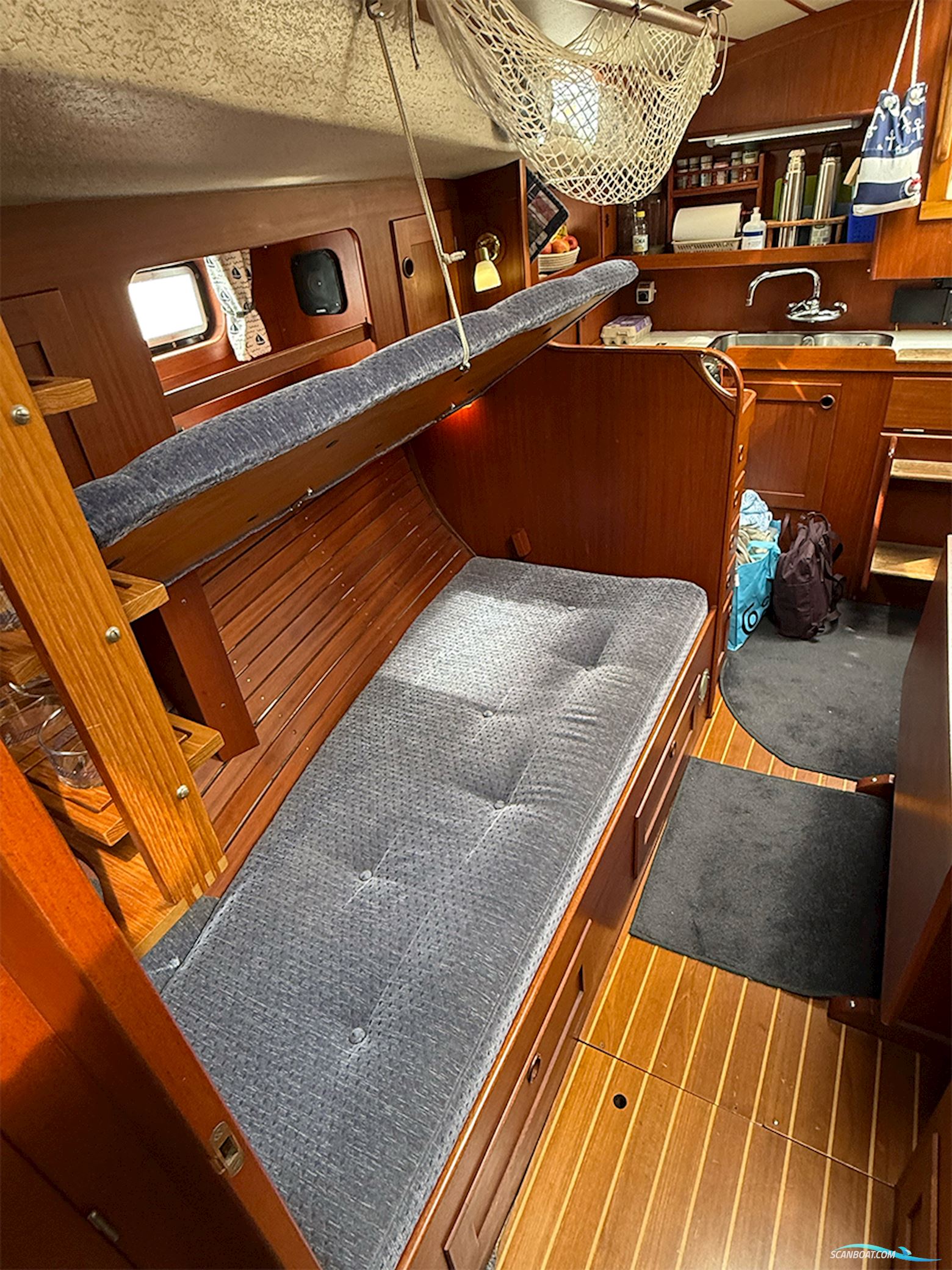 Hallberg-Rassy 352