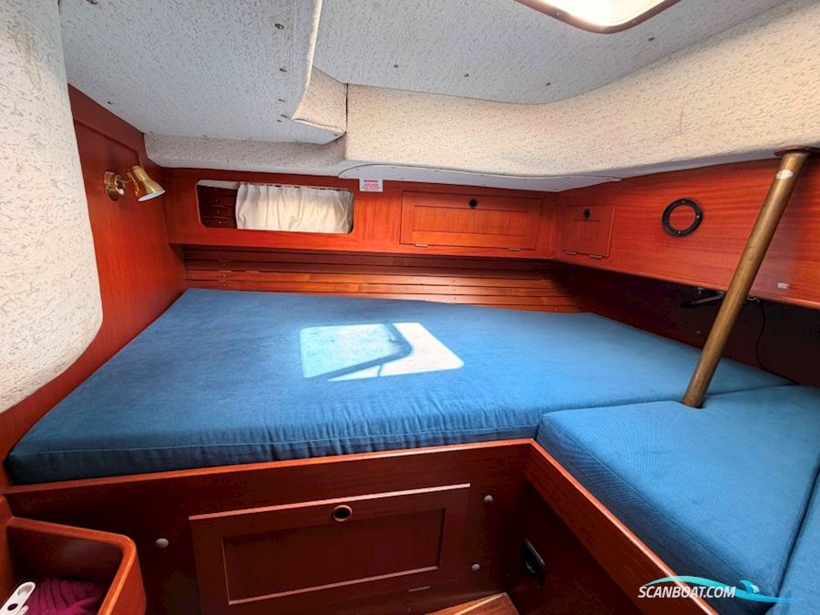 Hallberg Rassy 352