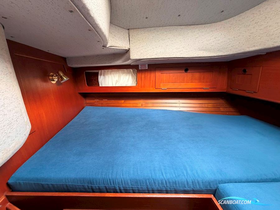 Hallberg Rassy 352