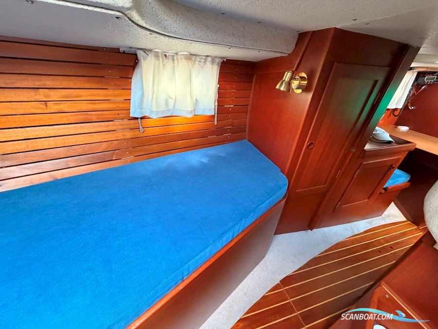 Hallberg Rassy 352