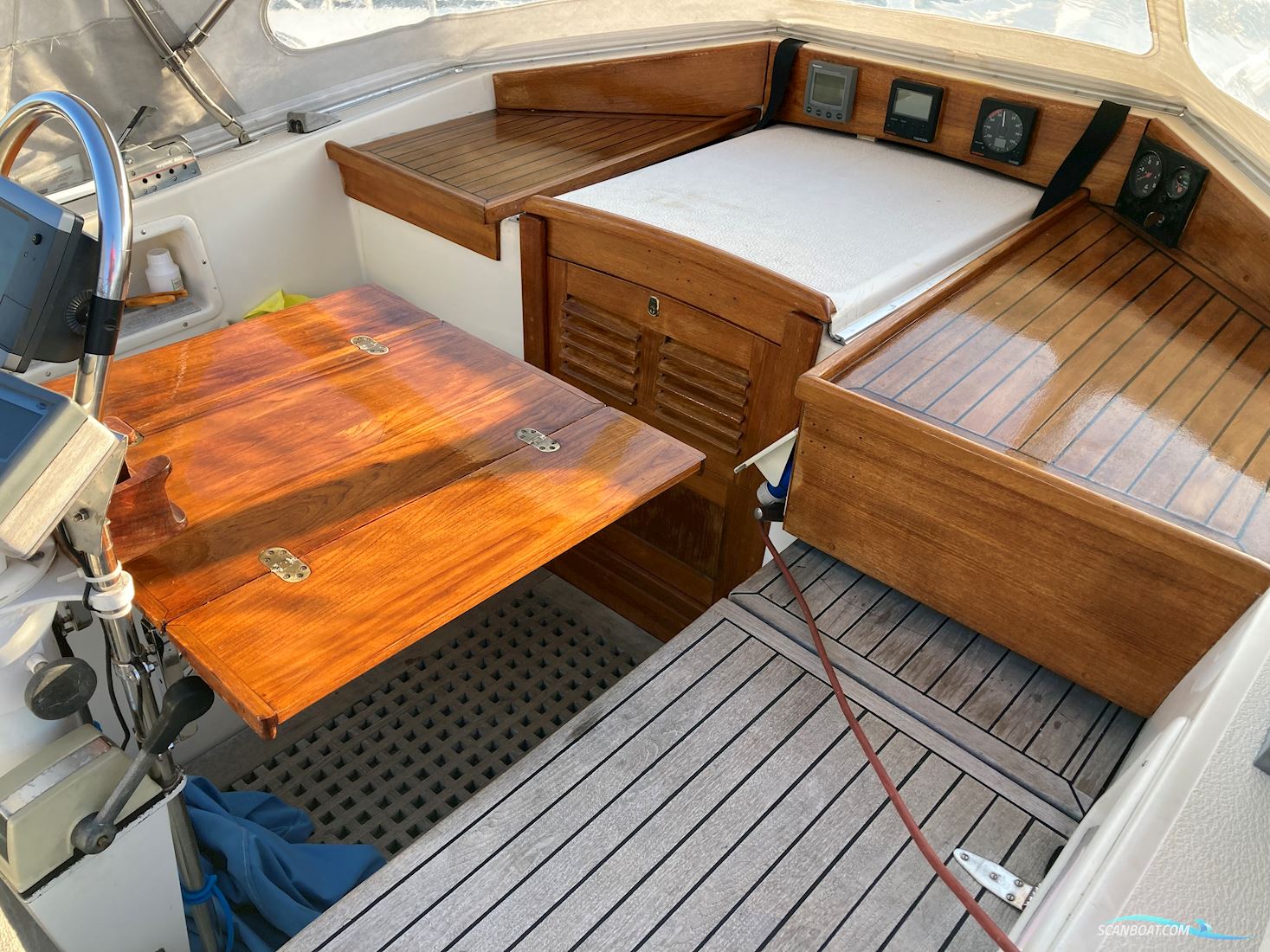 Hallberg-Rassy 352