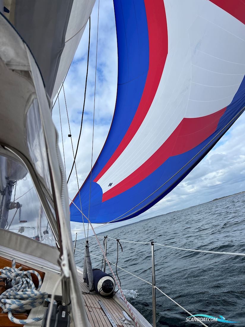 Hallberg-Rassy 352