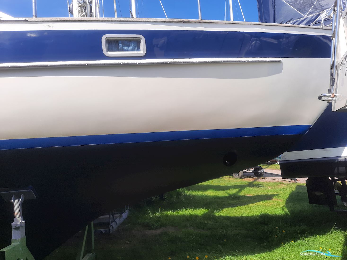 Hallberg-Rassy 352