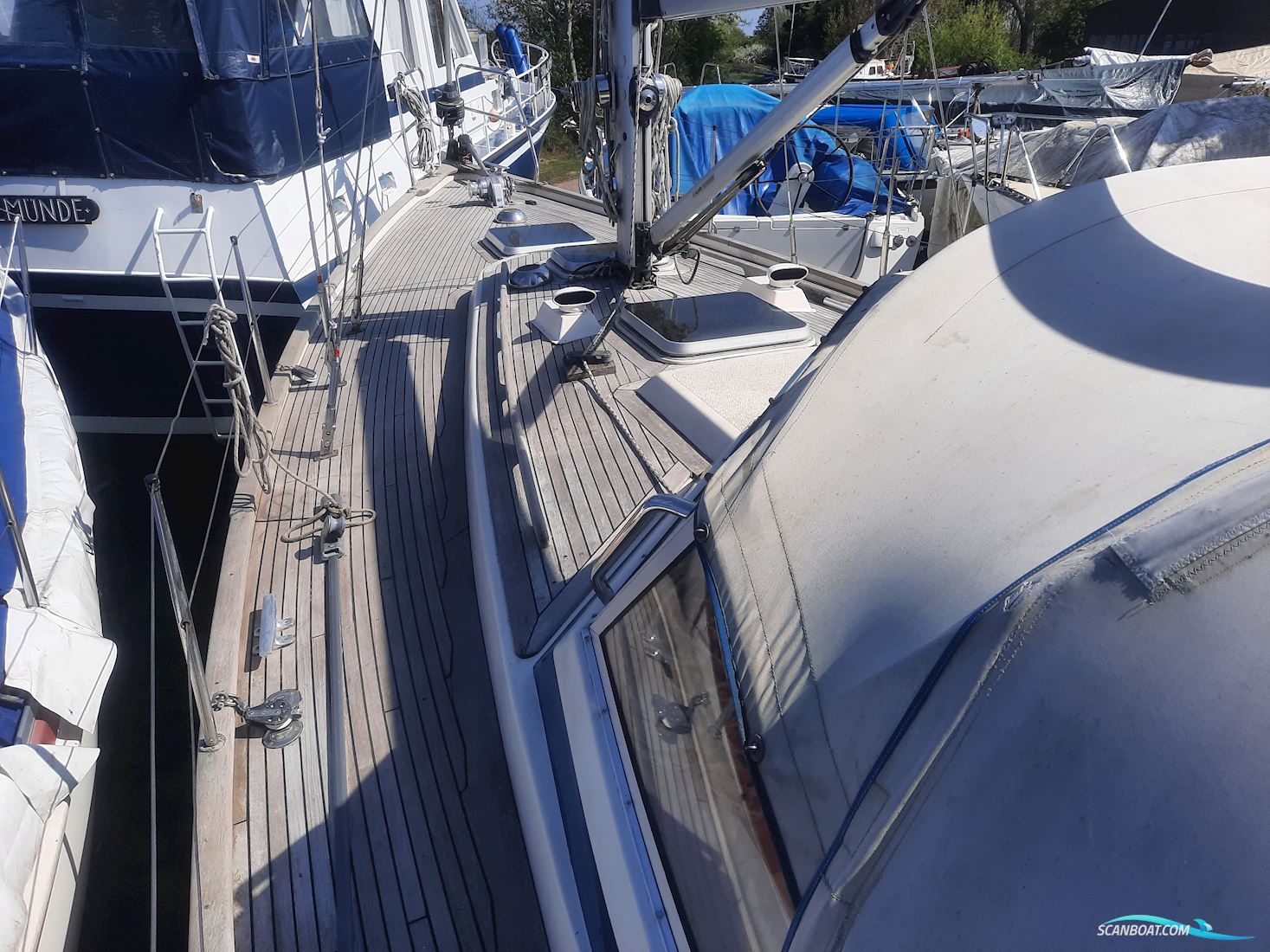 Hallberg-Rassy 352