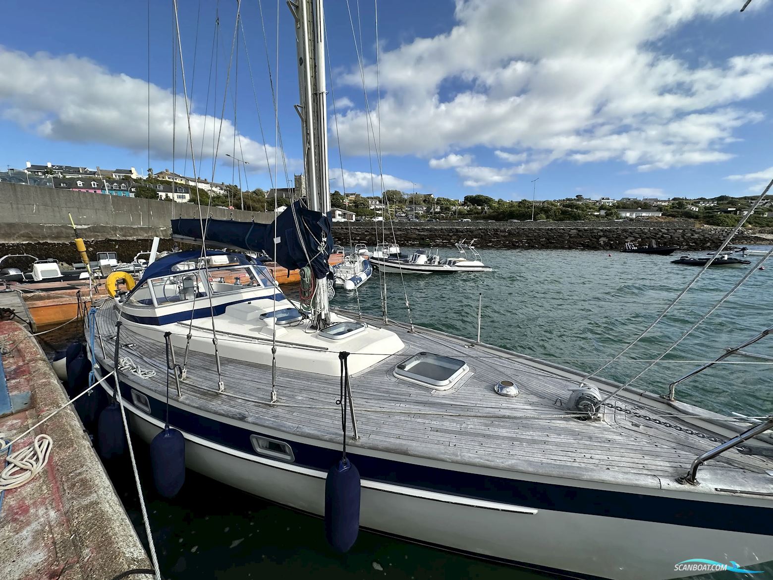 Hallberg-Rassy 352