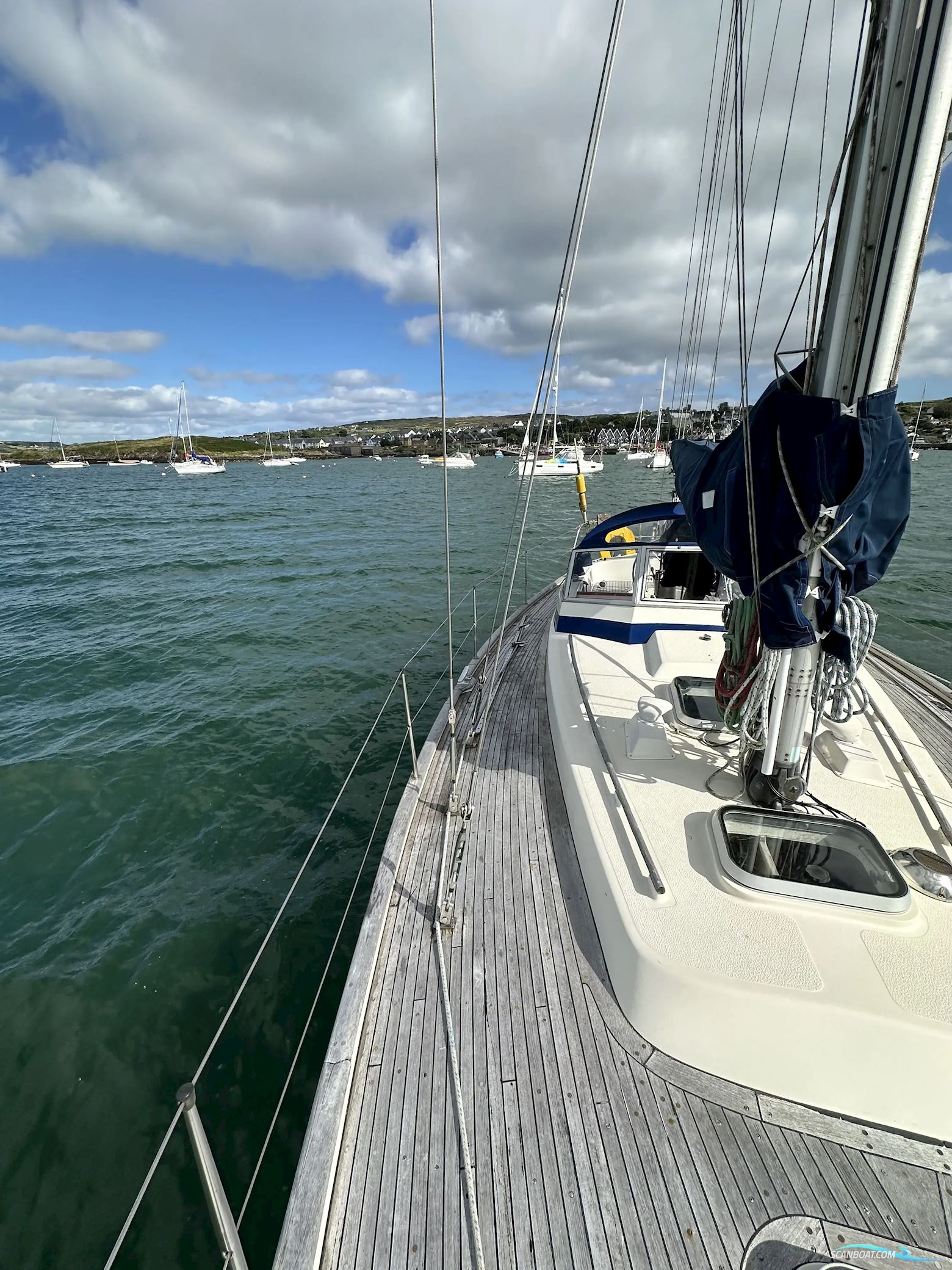 Hallberg-Rassy 352