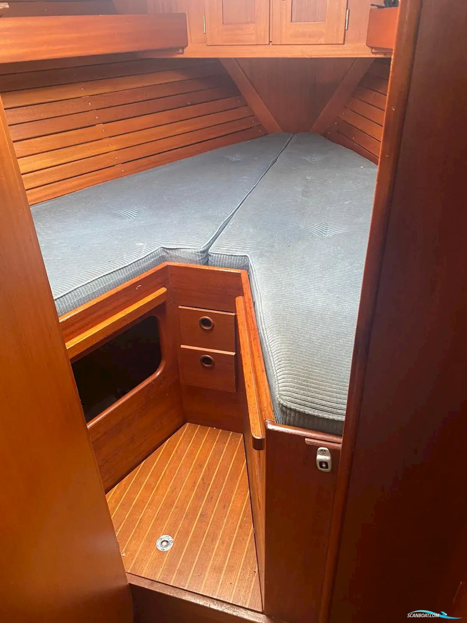Hallberg-Rassy 352