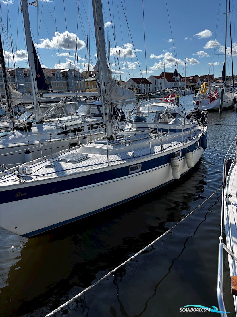 Hallberg Rassy 352 Sejlbåd 1981, med Volvo Penta md22 motor, Danmark