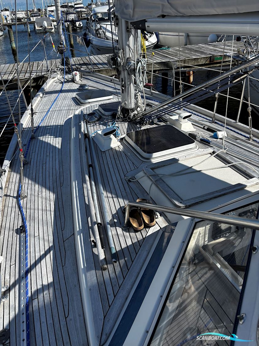 Hallberg Rassy 352
