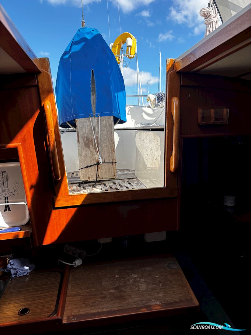 Hallberg Rassy 352