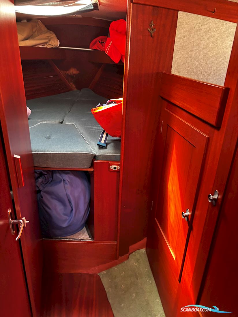 Hallberg Rassy 352
