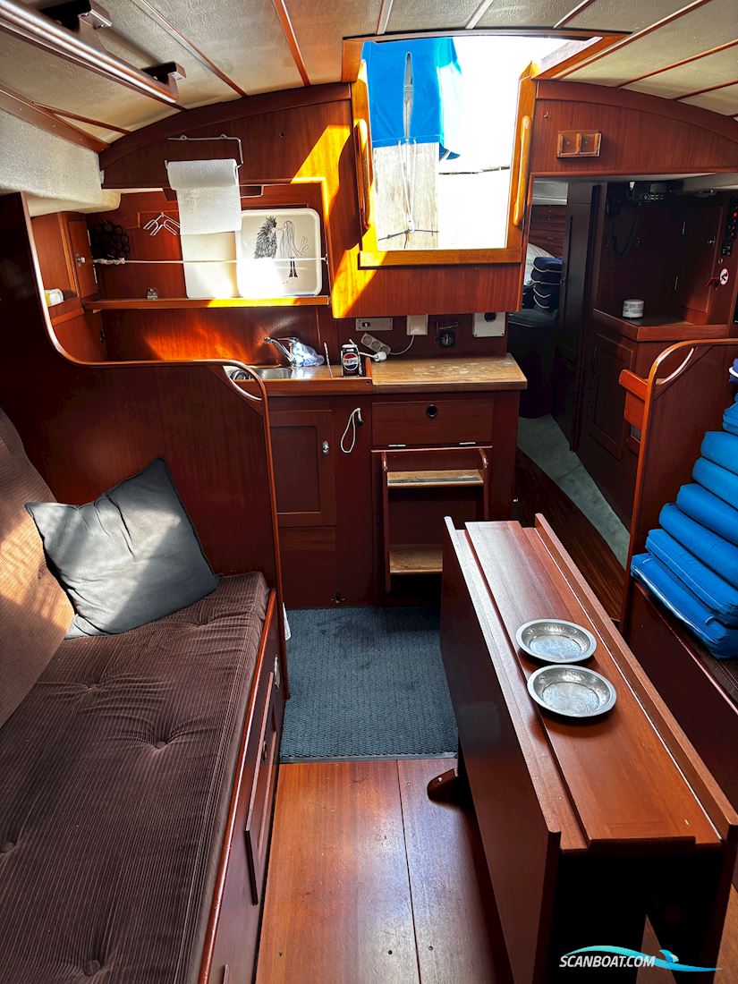 Hallberg Rassy 352