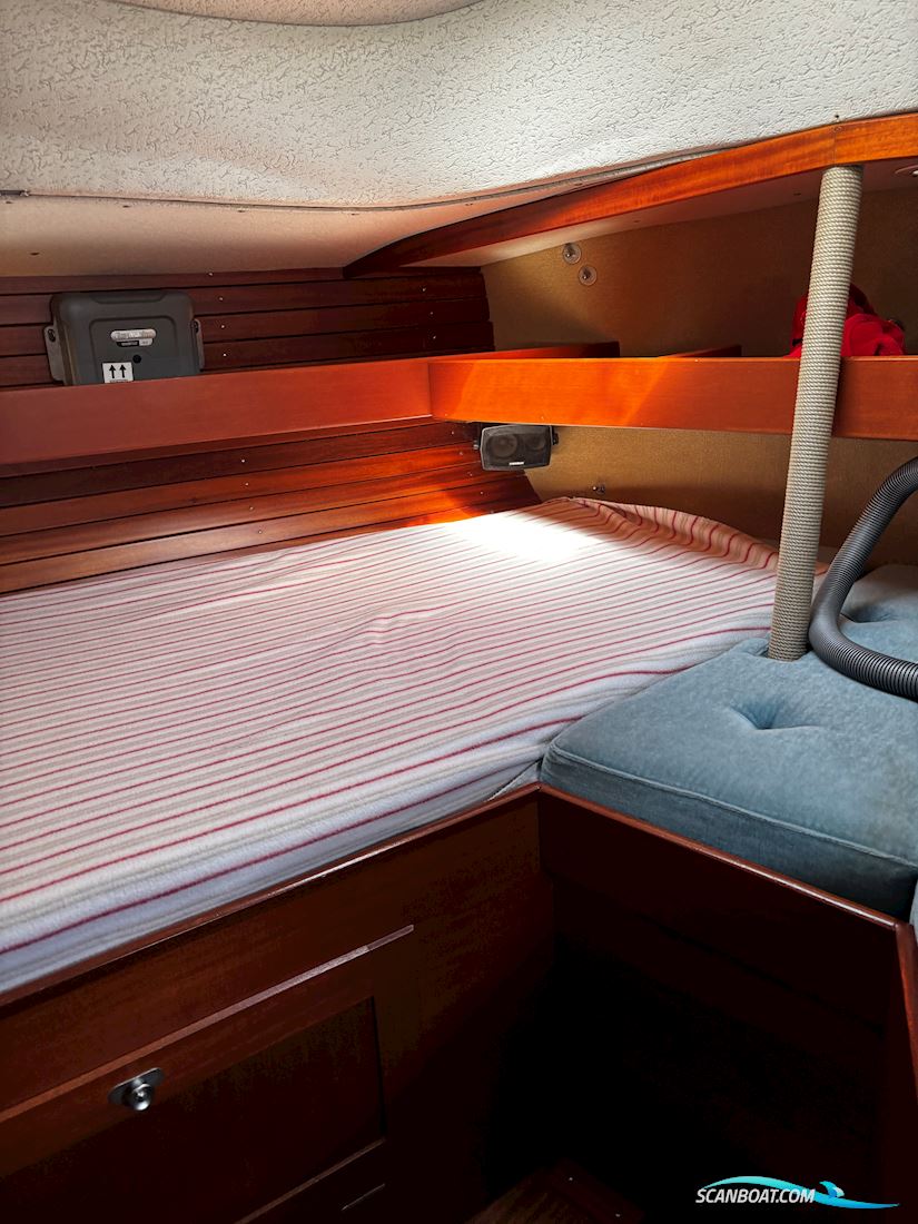 Hallberg Rassy 352