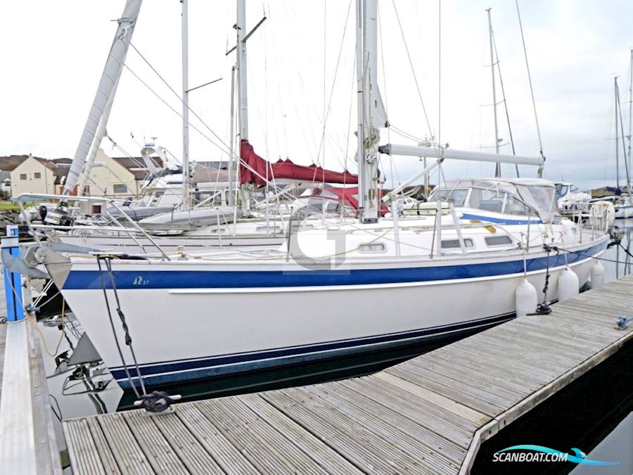 Hallberg-Rassy 37