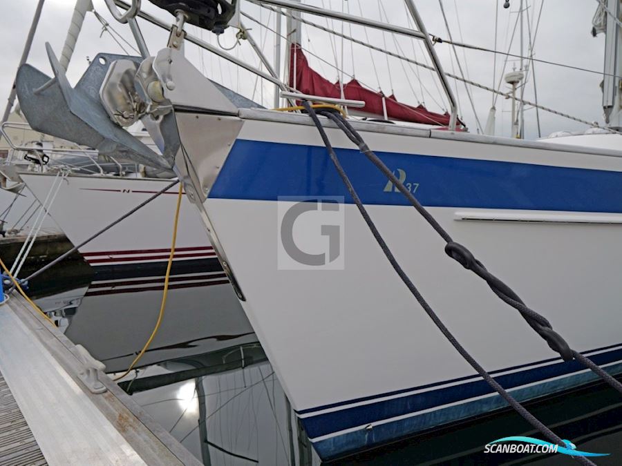 Hallberg-Rassy 37