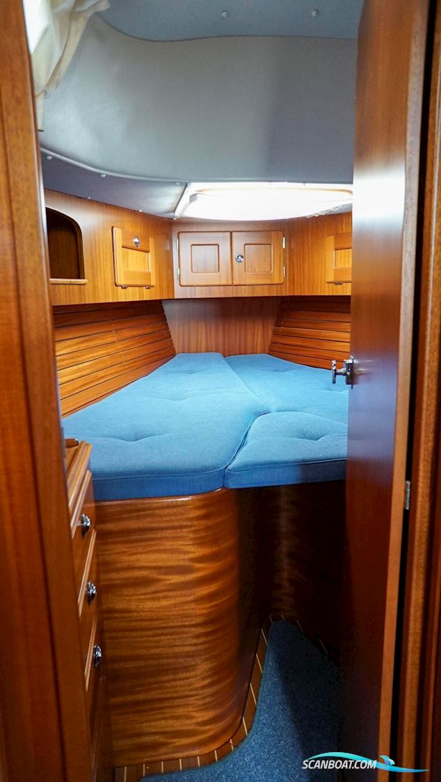Hallberg-Rassy 37