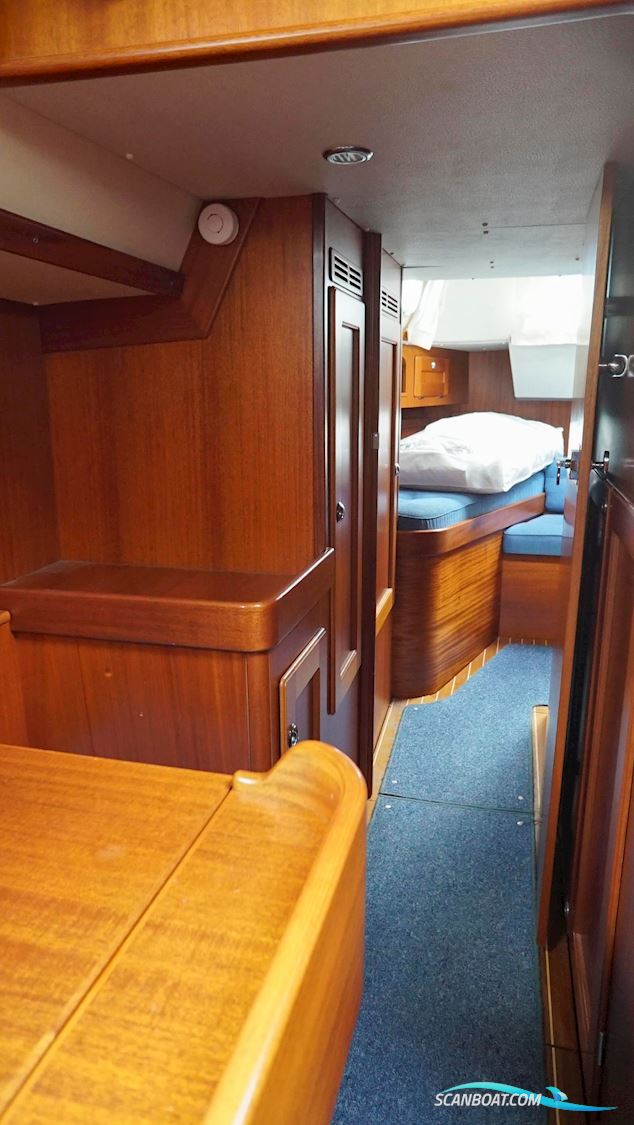 Hallberg-Rassy 37