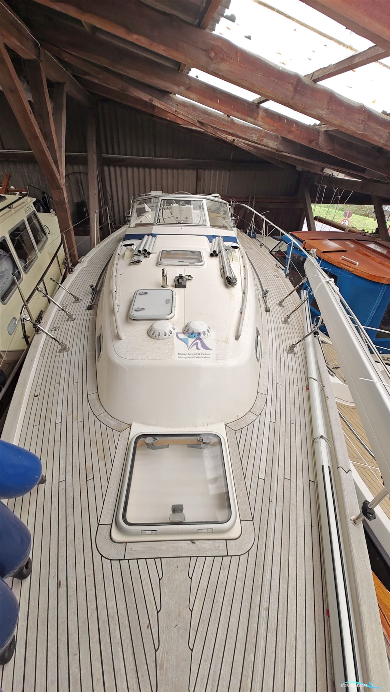 Hallberg Rassy 37